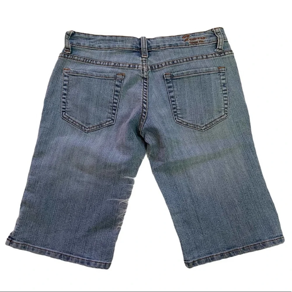 Forever 21 Light Wash Jean Bermuda Shorts Size 5